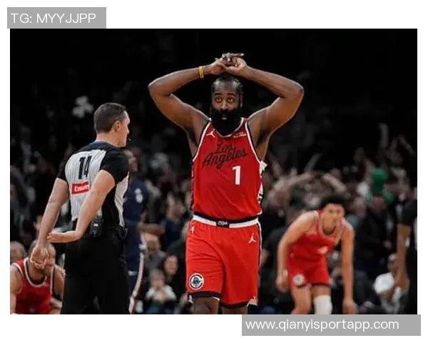 怀特谈最后防守策略：适时犯规或许是明智选择幸好哈登未能命中关键投篮